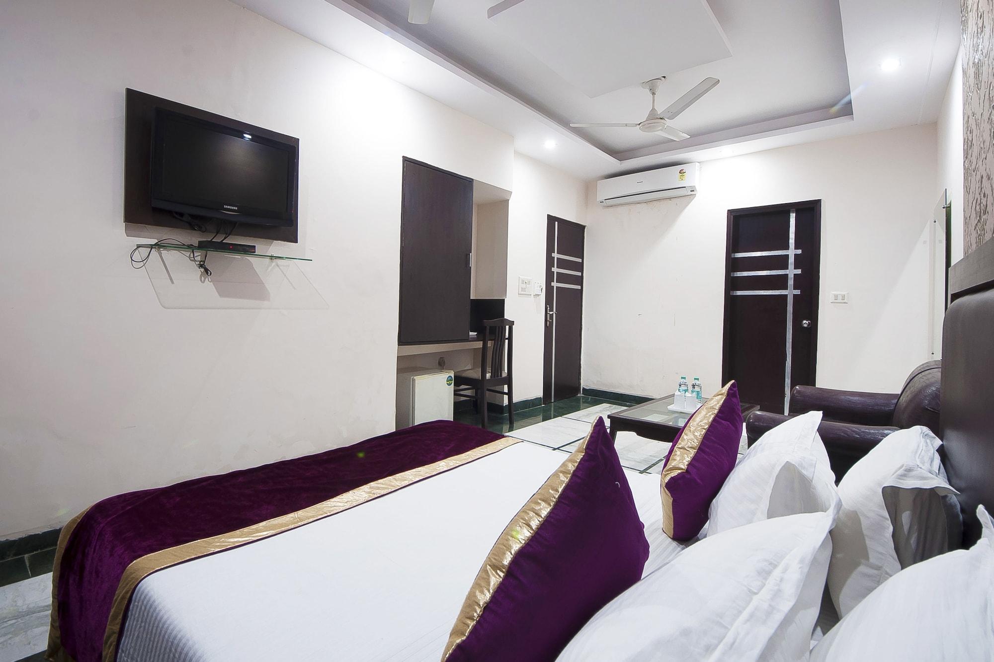 Hotel Apra Inn New Delhi Exteriör bild