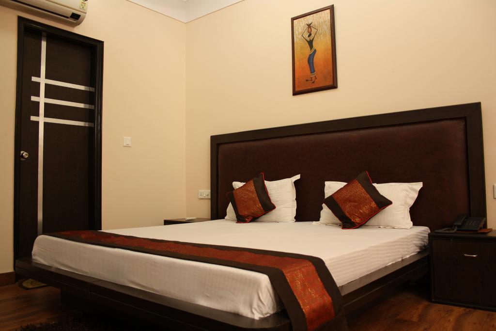 Hotel Apra Inn New Delhi Exteriör bild